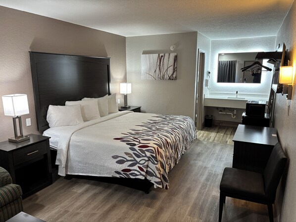 Superior Room, 1 King Bed, Non Smoking | Iron/ironing board, free WiFi, bed sheets