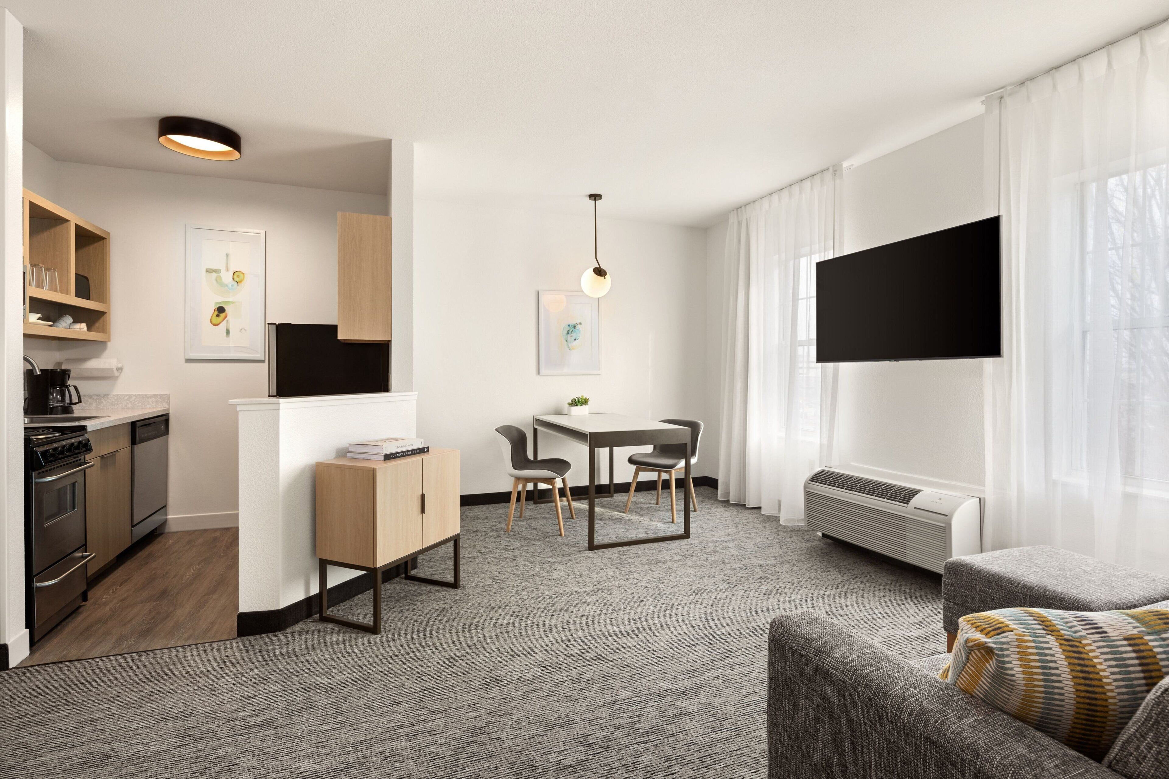 suite, 1 bedroom | living area | smart tv, netflix