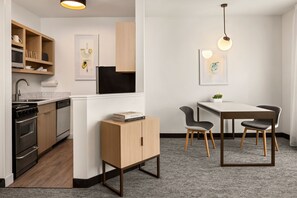 Suite, 1 Bedroom | Living area