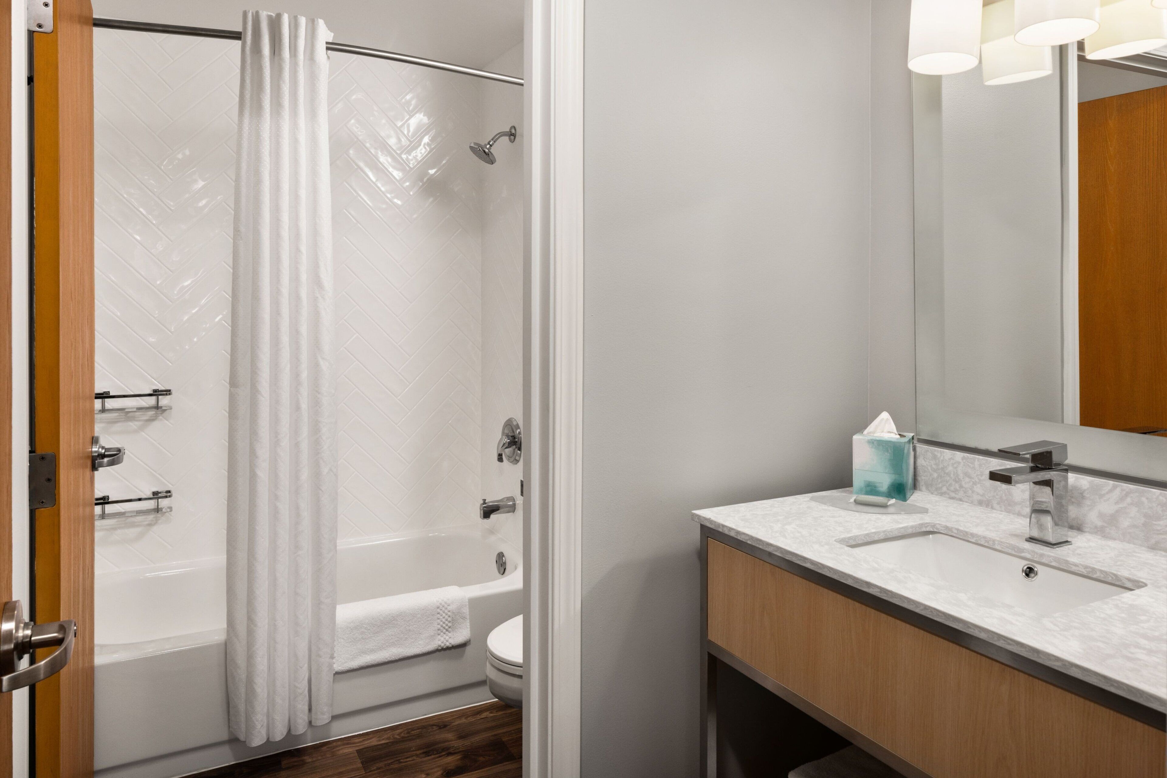 combined shower/bathtub, free toiletries, hair dryer, towels