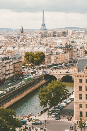 A cityscape with a prominent tower, a river, and a bridge.