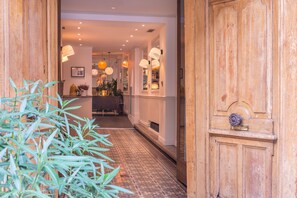 Property entrance - Hotel 29 Lepic (Paris)