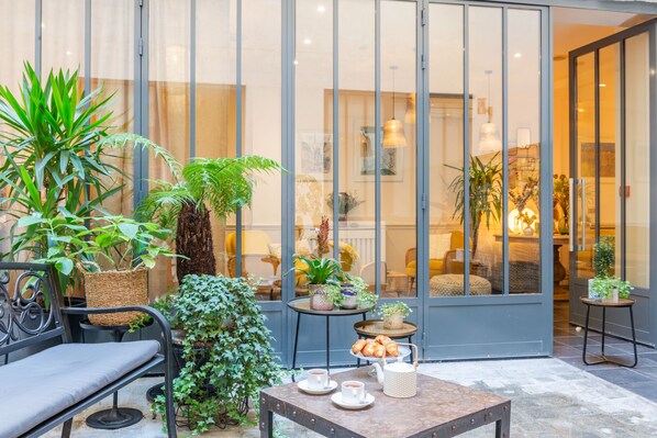 Interior detail - Hotel 29 Lepic (Paris)