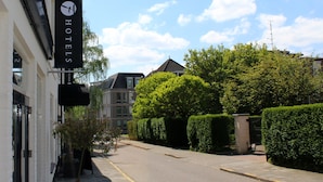 A street view with a hotel named 'Fletcher Hotels' on the left. - Fletcher Hotel Valkenburg (Valkenburg aan de Geul)