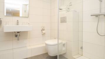 Camera tripla | Bagno | Doccia, articoli per l'igiene personale ecosostenibili, asciugamani