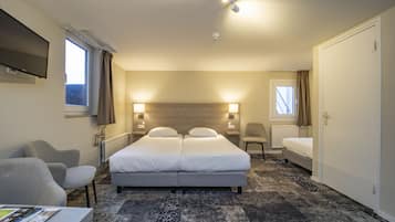 Triple Room | In-room safe, desk, cots/infant beds, free WiFi