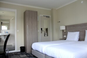 Caja de seguridad en la habitación, escritorio, cunas y wifi gratis 