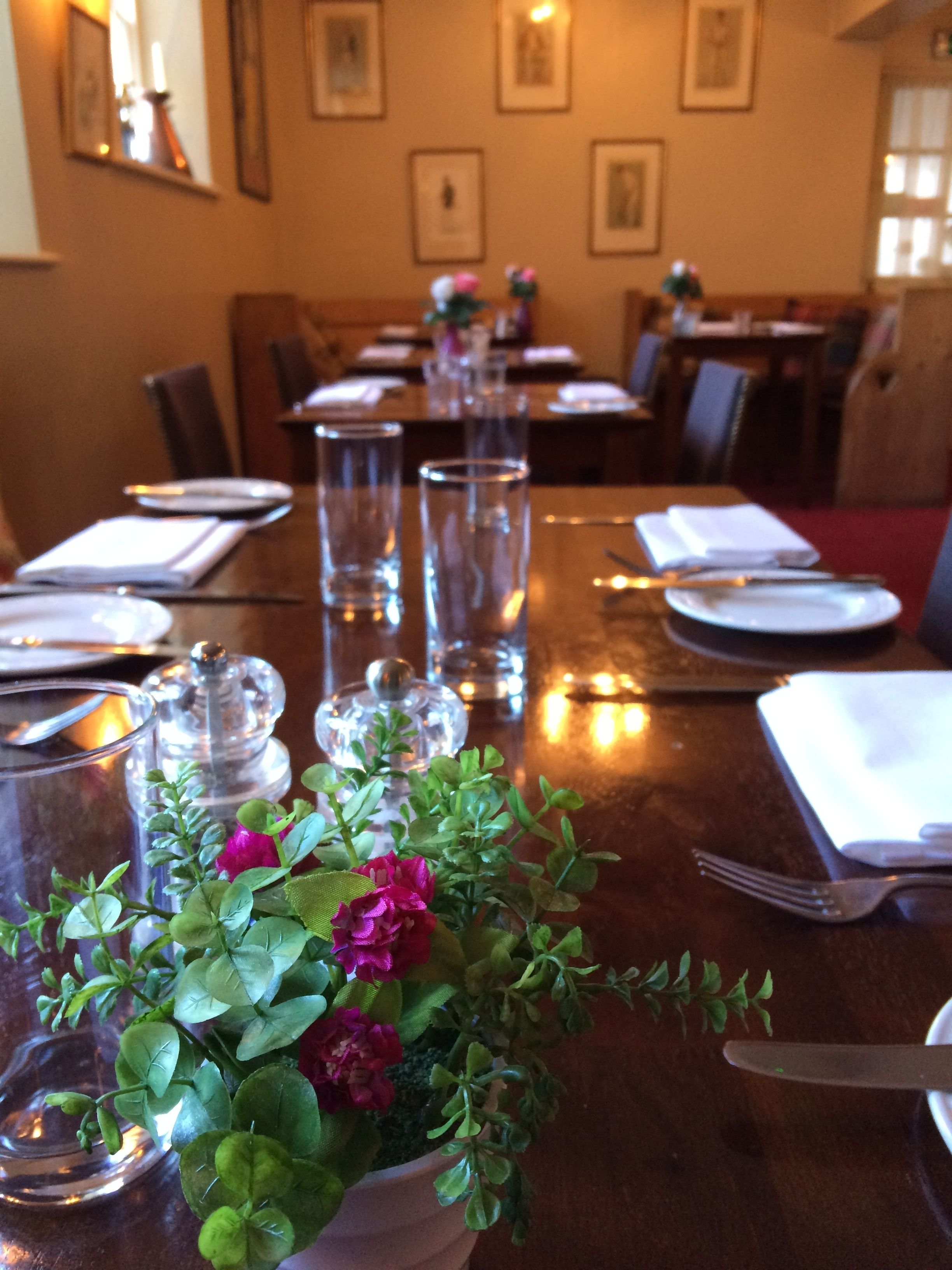 2 restaurants, breakfast served