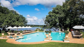 Outdoor pool, pool umbrellas, sun loungers