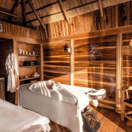 Couples treatment rooms, body treatments, aromatherapy, body wraps