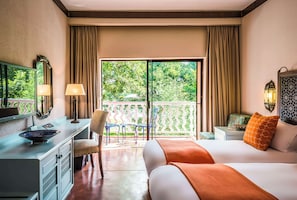 AVANI Standard Room | 1 bedroom, pillowtop beds, in-room safe, desk