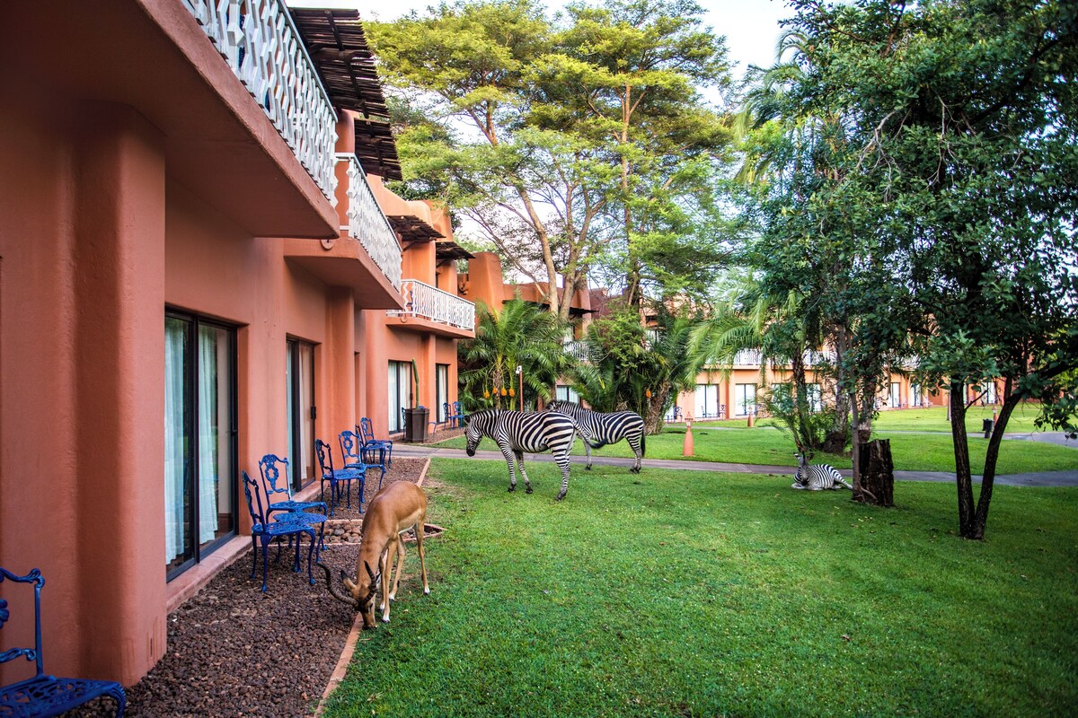 A building with a balcony and outdoor seating area.