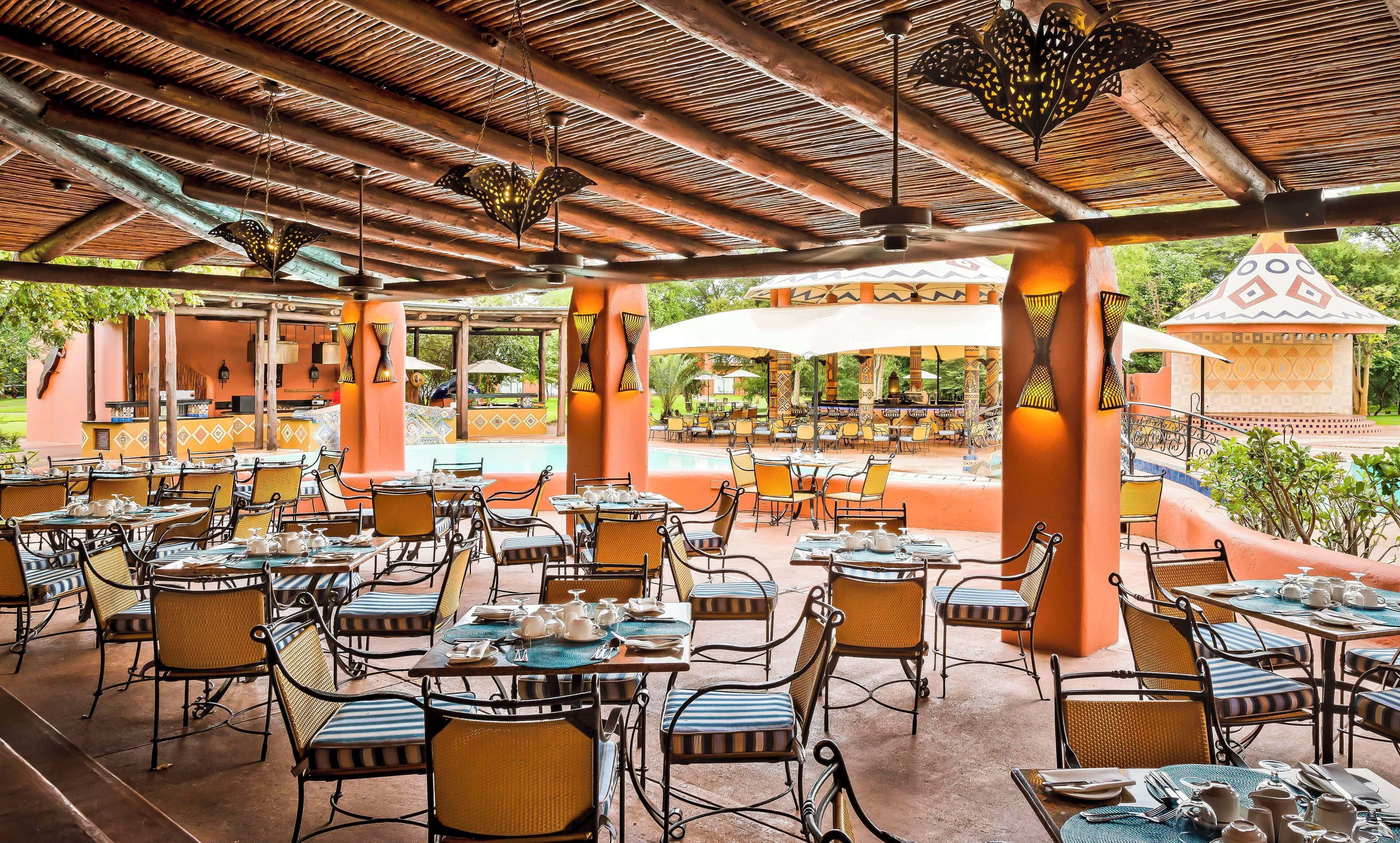 2 restaurantes; se sirve desayuno, almuerzo, cena y brunch