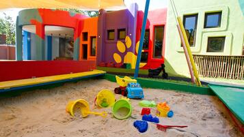 Children’s play area – outdoor
