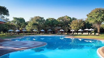 Outdoor pool, pool umbrellas, sun loungers