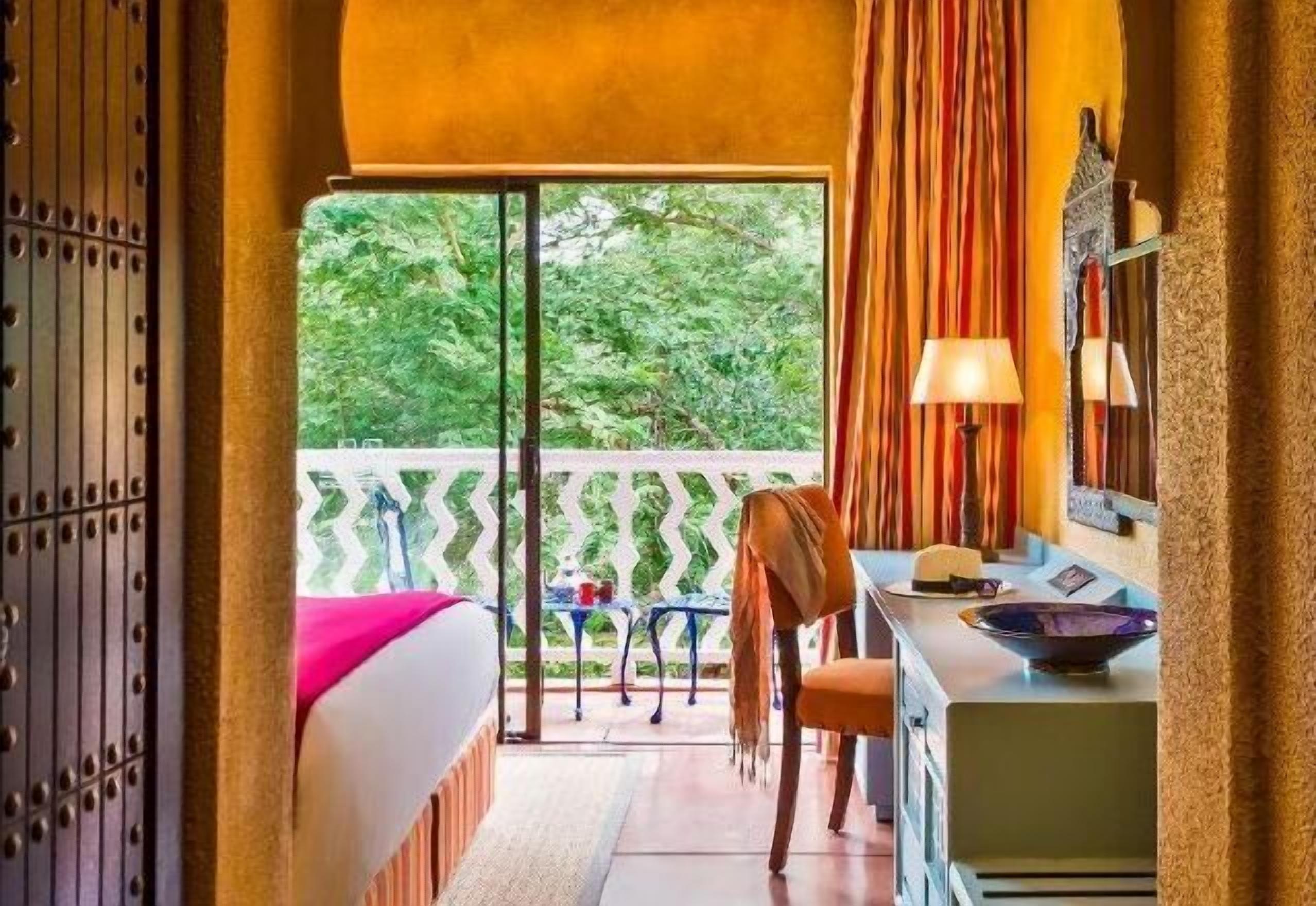 1 chambre, surmatelas, coffres-forts dans les chambres, bureau