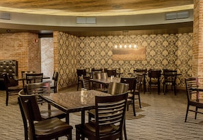 3 restaurants, breakfast, lunch, dinner served; American cuisine