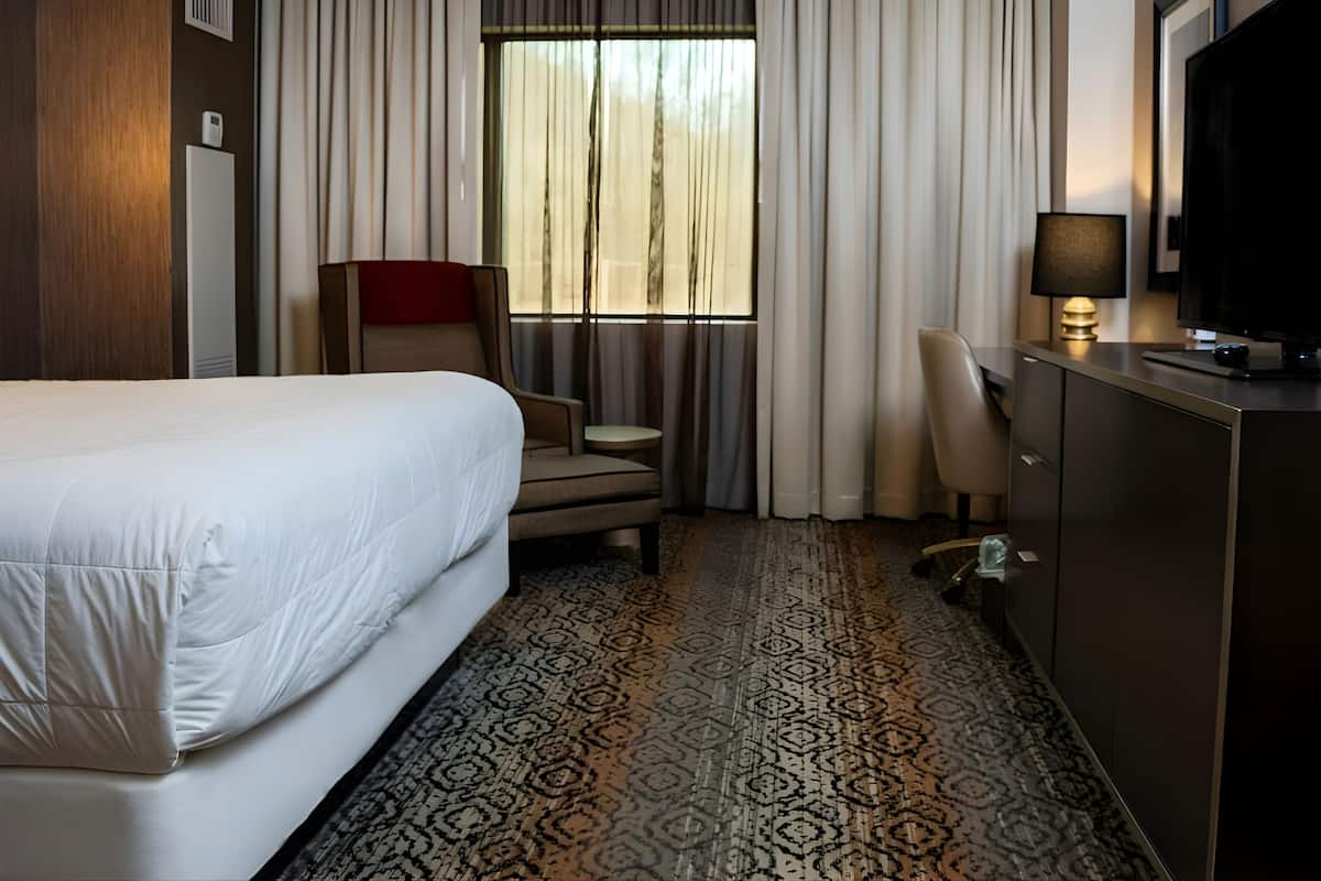 Coffre-fort, bureau, rideaux dâobscurcissement