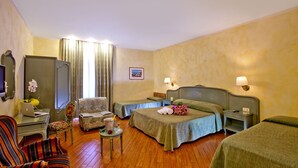 Family Room | Hypo-allergenic bedding available, minibar, in-room safe - Hotel Augustea (Rome)