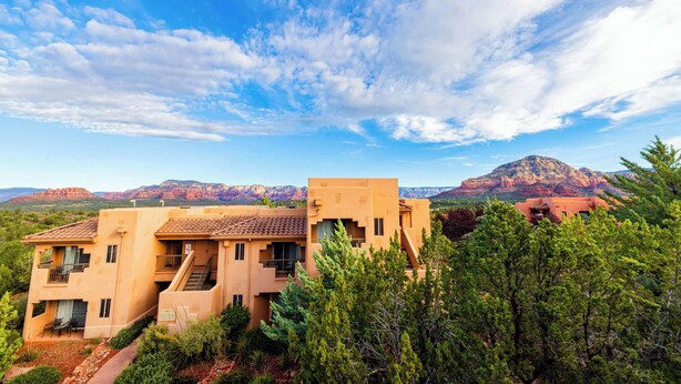 A two-story building with a flat roof and a staircase leading to the upper floor. - Hilton Vacation Club Sedona Summit (Sedona)