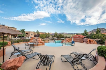 4 outdoor pools, sun loungers at Hilton Vacation Club Sedona Summit