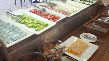 Free daily buffet breakfast