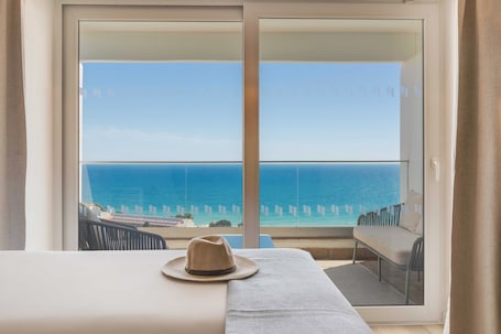 Minibar, caja de seguridad en la habitación y cortinas blackout