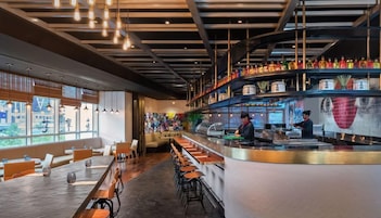 4 restaurants; breakfast, lunch, dinner and brunch served