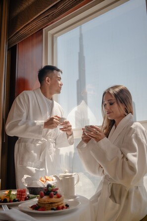Premium bedding, in-room safe, desk, laptop workspace - Dusit Thani Dubai (Dubai)