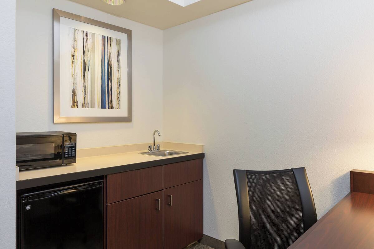 1 bedroom, premium bedding, desk, blackout curtains