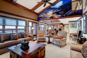 Superior-Apartment, 4 Schlafzimmer, Bergblick | Wohnzimmer