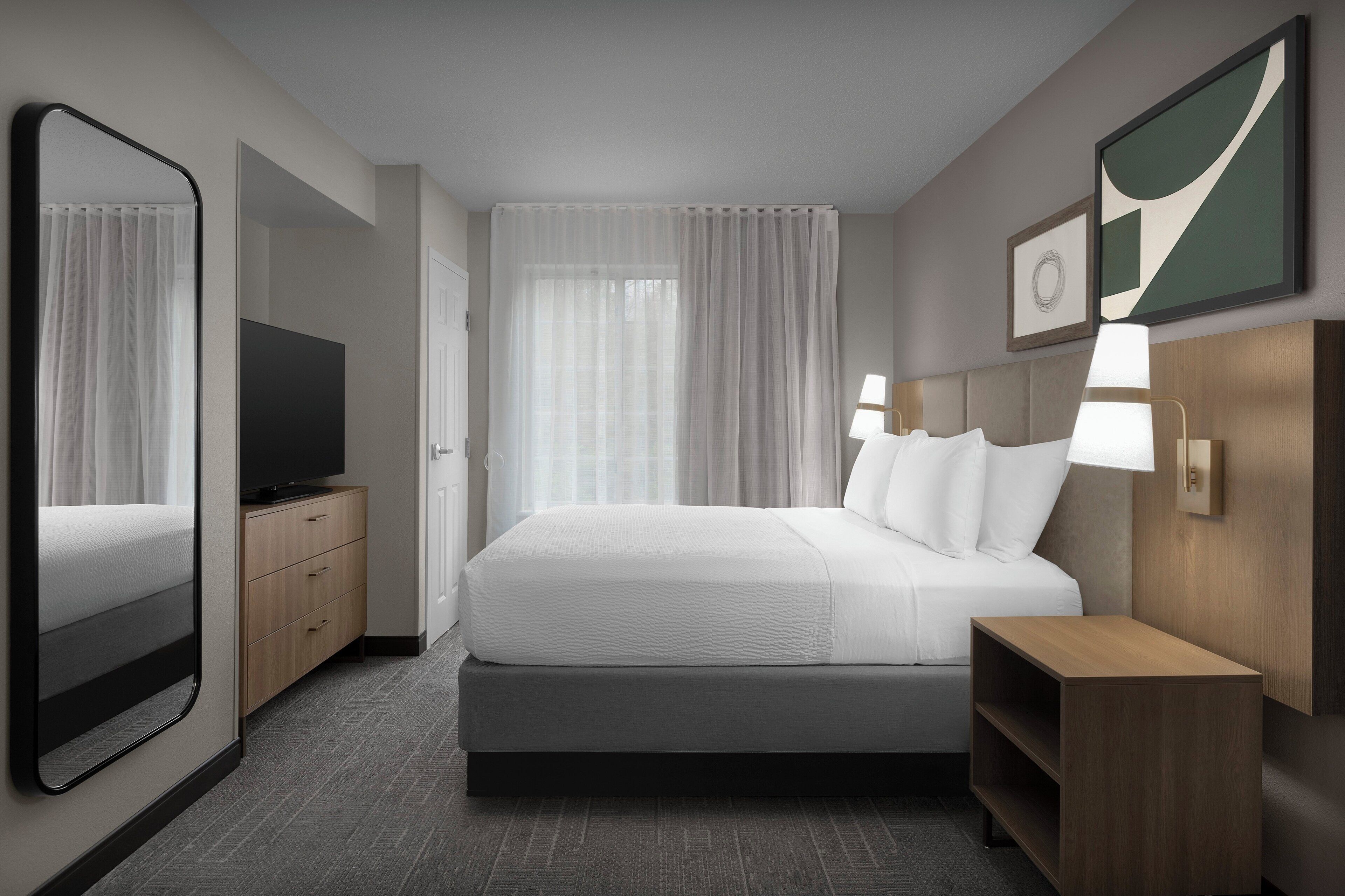 suite, 1 queen bed, accessible bathtub (mobility) | 1 bedroom, premium bedding, in-room safe, desk