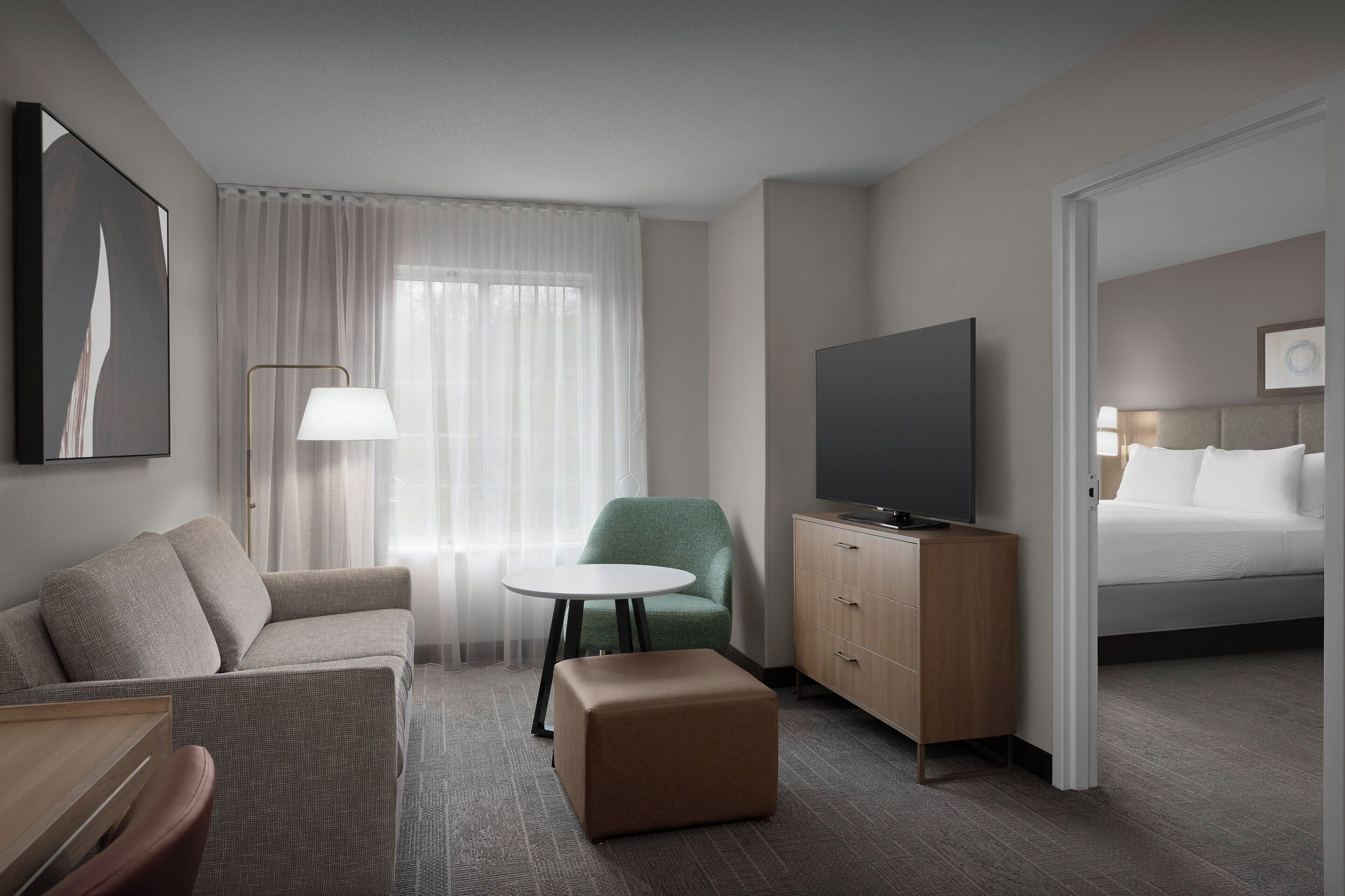 suite, 1 queen bed, accessible bathtub (mobility) | 1 bedroom, premium bedding, in-room safe, desk