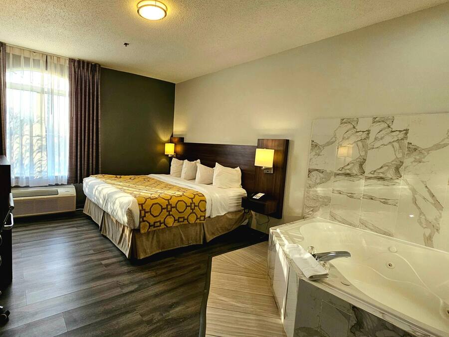 Desk, laptop workspace, iron/ironing board, free WiFi