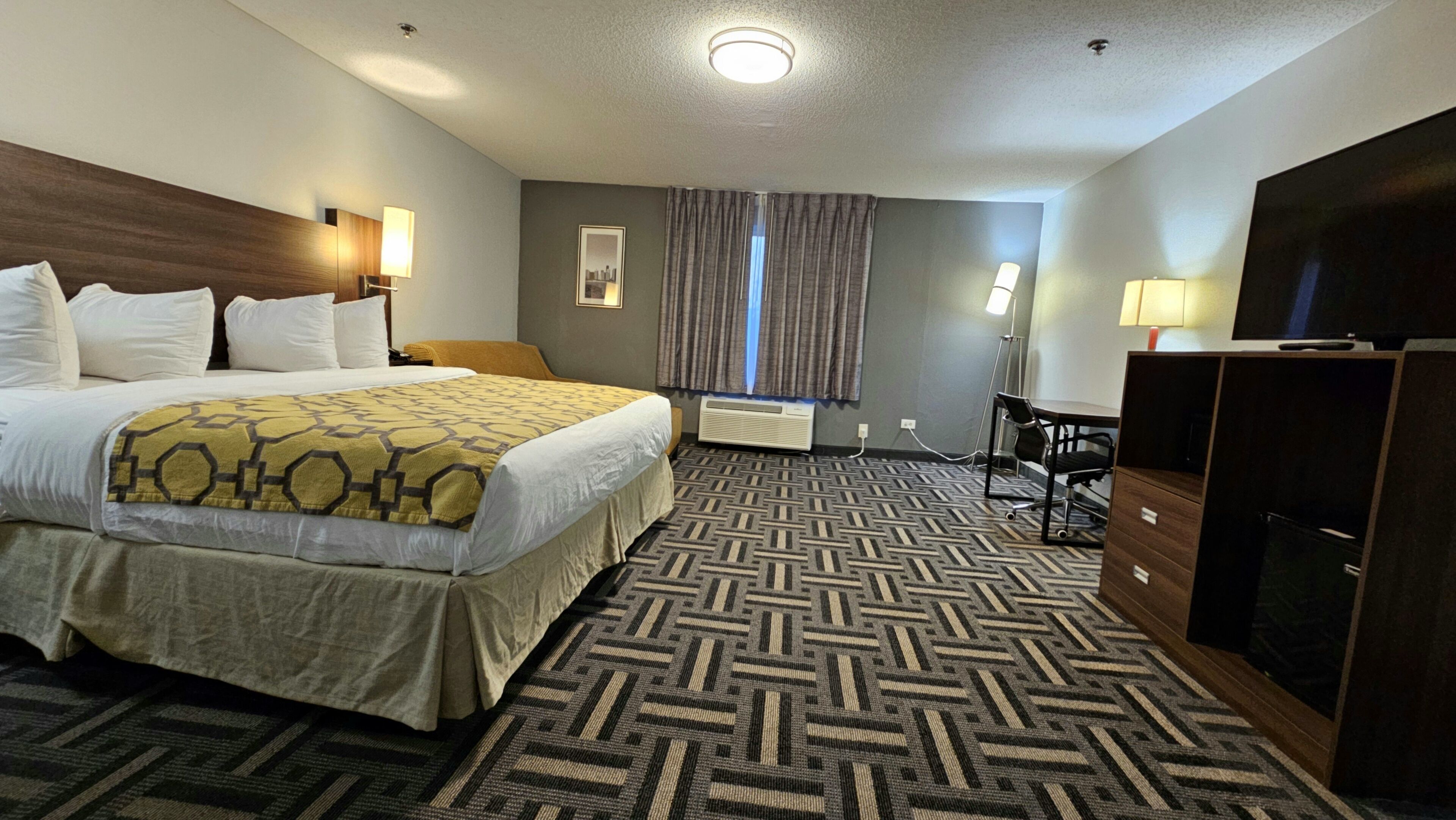 Kamer, 1 kingsize bed, niet-roken (Living Area) | Een bureau, een laptopwerkplek, een strijkplank/strijkijzer, gratis wifi