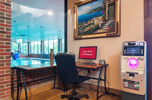 Red Roof Inn & Suites Lake Orion/ Auburn Hills