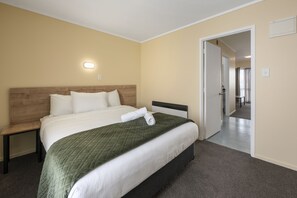 In-room safe, free WiFi, bed sheets - Fenton Court Motel (Rotorua)