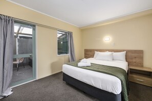 Standard-Suite, 1 Schlafzimmer | 1 Schlafzimmer, Zimmersafe, kostenloses WLAN, Bettwäsche