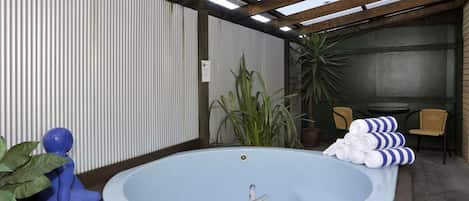 1 bedroom, in-room safe, free WiFi, bed sheets