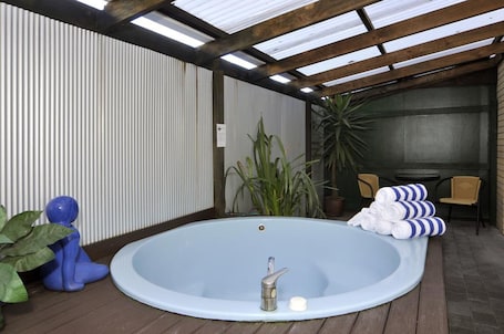 1 bedroom, in-room safe, free WiFi, bed sheets