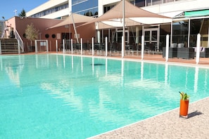 Seasonal outdoor pool, sun loungers