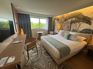 Deluxe-huone, 1 suuri parisänky, tupakointi kielletty | Ylelliset vuodevaatteet, pillowtop-patjalliset sängyt, minibaari