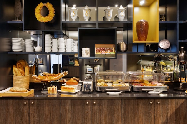 Daily buffet breakfast for a fee