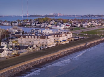Hotel exterior and entrance at Nantasket Beach Resort