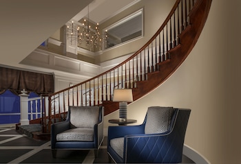 Hotel entrance and lobby at Nantasket Beach Resort