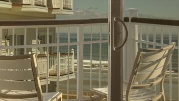 Premium bedding, pillowtop beds, in-room safe, desk