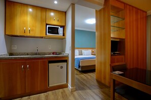 Deluxe suite, 1 kingsize bed | Privékeuken | Een minikoelkast