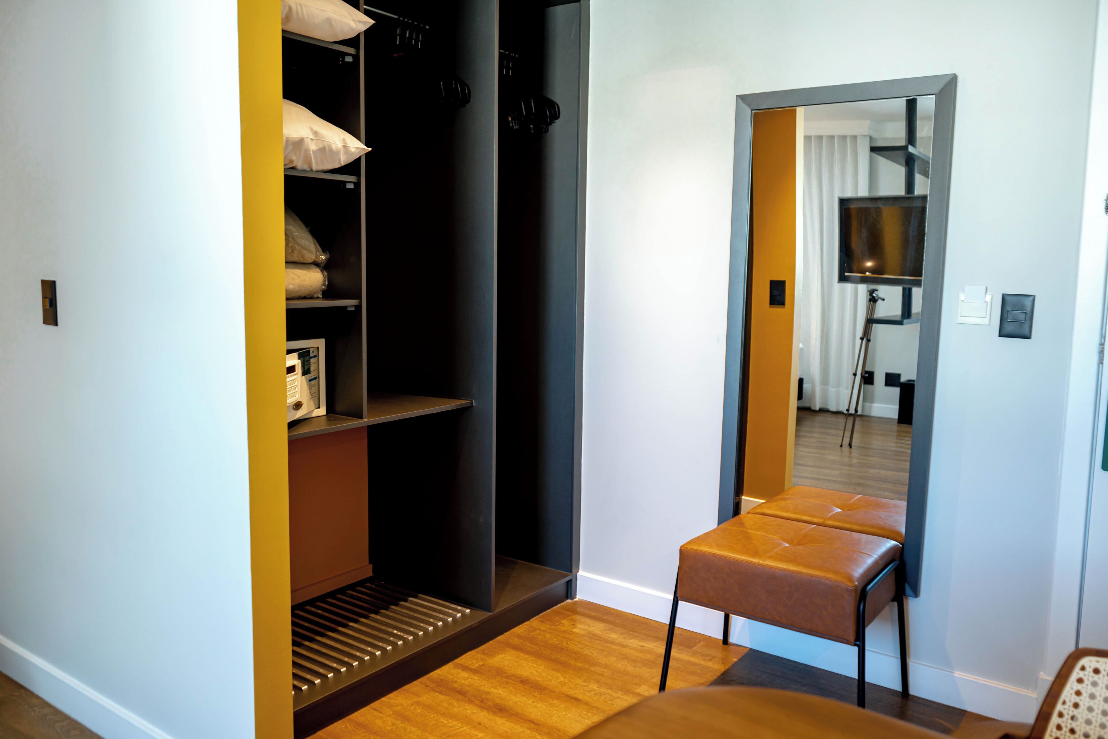 superior twin room, non smoking | living area | 32-inch lcd tv with cable channels, tv