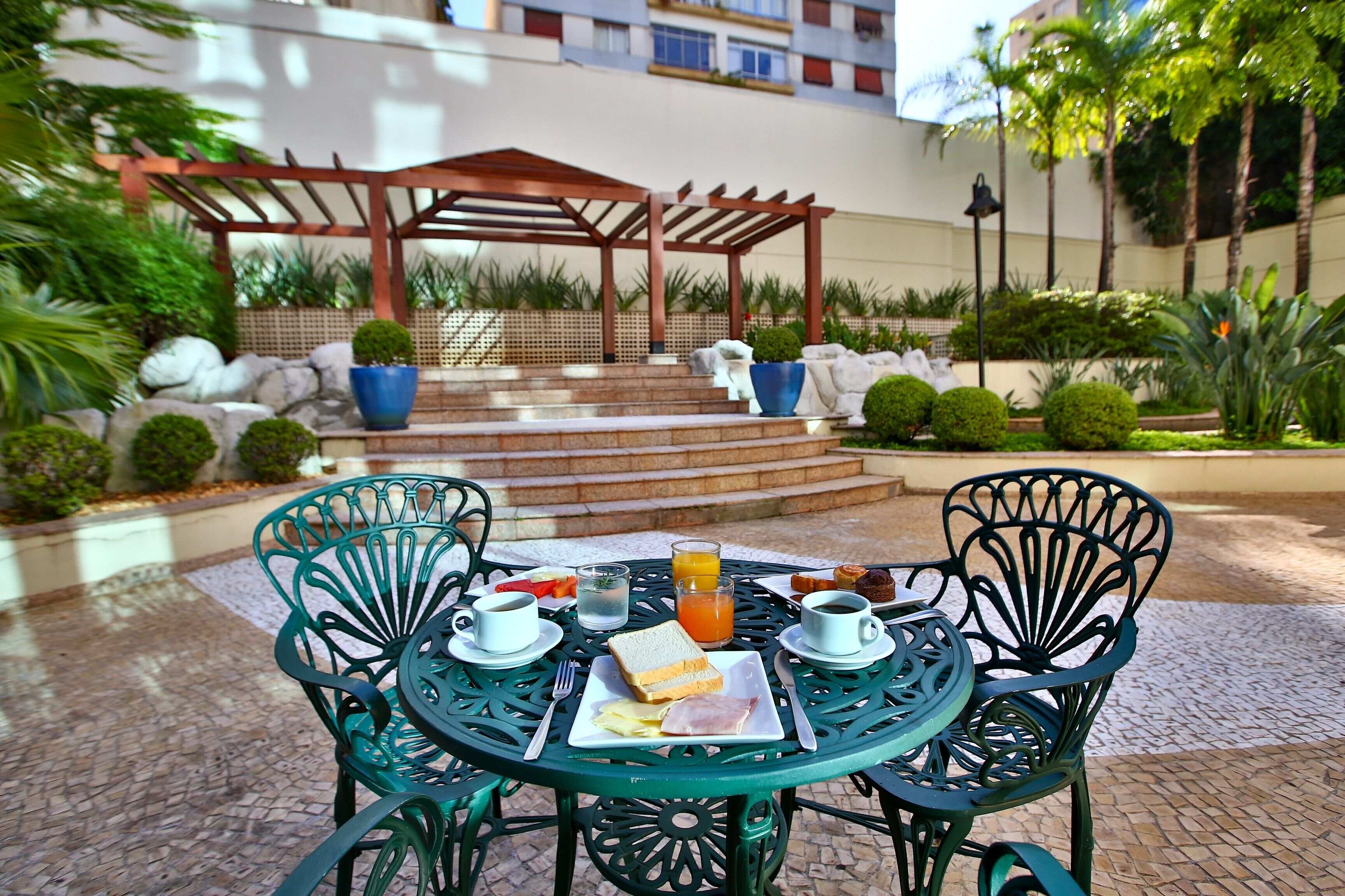 daily buffet breakfast (brl 44.69 per person)