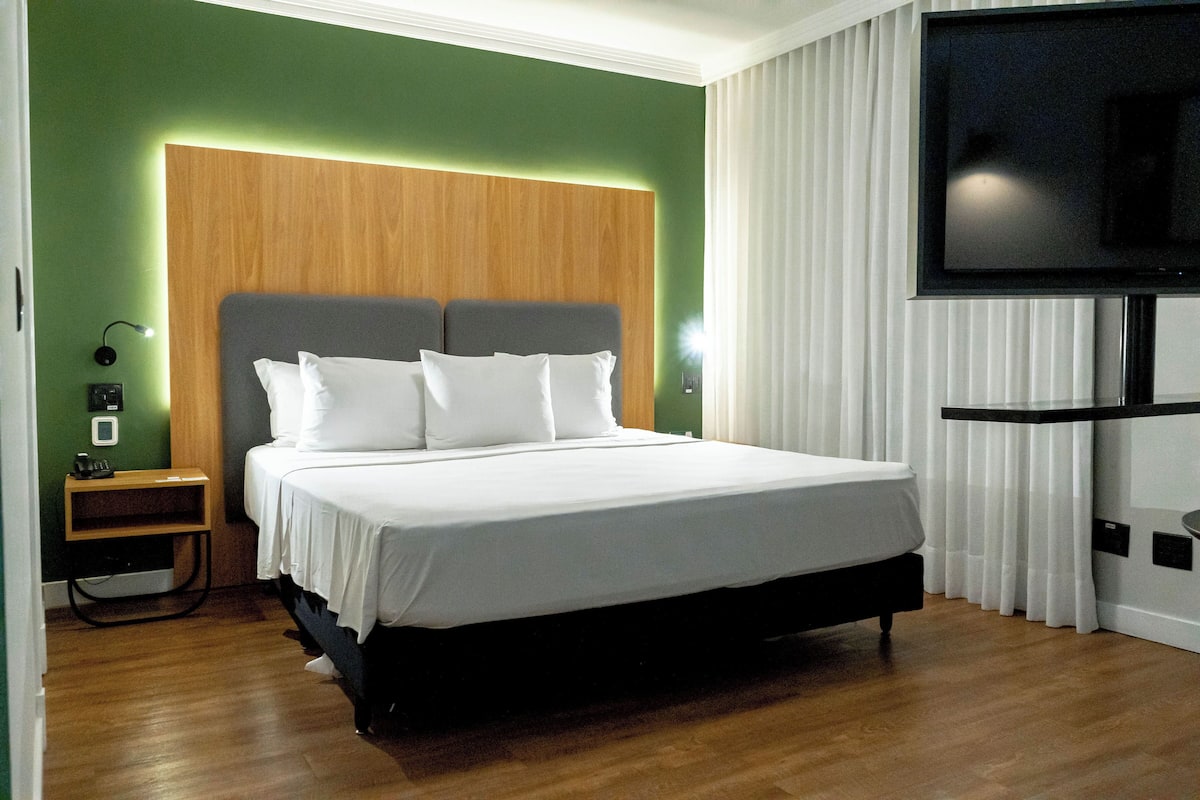 Suite Luxury, 1 letto king con divano letto | 1 camera, minibar, cassaforte in camera, una scrivania